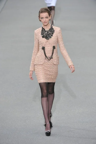 Look 18